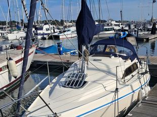 Hunter Horizon 26. Newer engine, heating