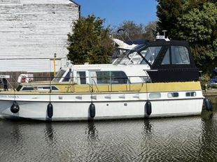 Broom 37 Continental