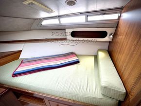 Aquafibre 38 Lowliner  - Forward Cabin