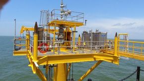 Decommissioning process offshore - Taking helideck out