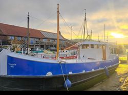 "Tommy Lee" – Liveaboard Houseboat