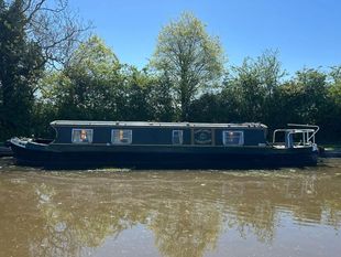 Sunflower - A 42ft John South 5 berth cruiser stern narrowboat.