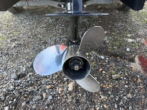 Triumph 21 Centre Console Fast Fisher - Propeller