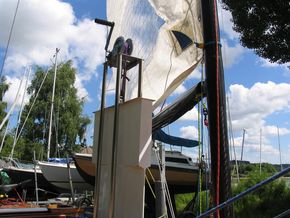 Keel lowering winch