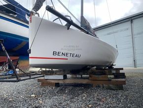 Beneteau First 18 SE Seascape Edition  - Underwater profile