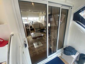 Fairline Phantom 38  - Companionway