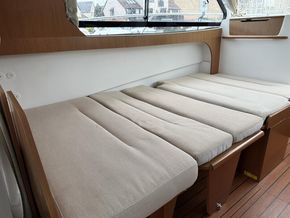 2009 Beneteau Antares 8 22