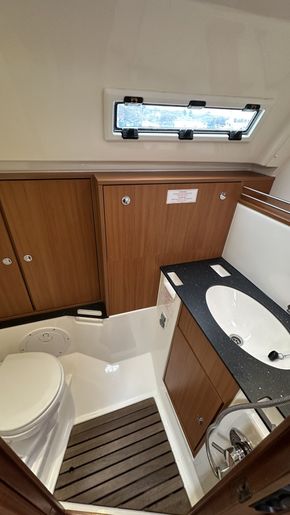 2011 Bavaria 36 Cruiser  18