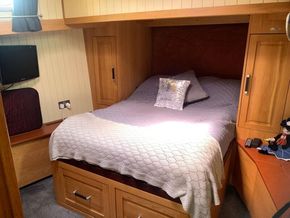 Aqualine Voyager 60 Dutch Barge 60 ft Aft cabin - Forward Cabin