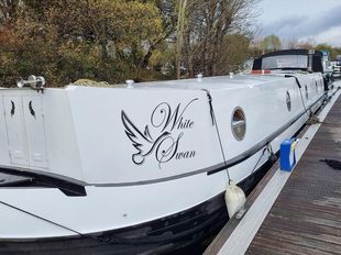 60 X 12 Pristine Wide Beam Luxury House Boat