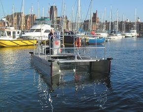 VersiCat pontoon boat