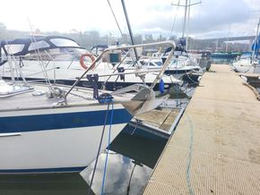 Hallberg Rassy 352  - Bow