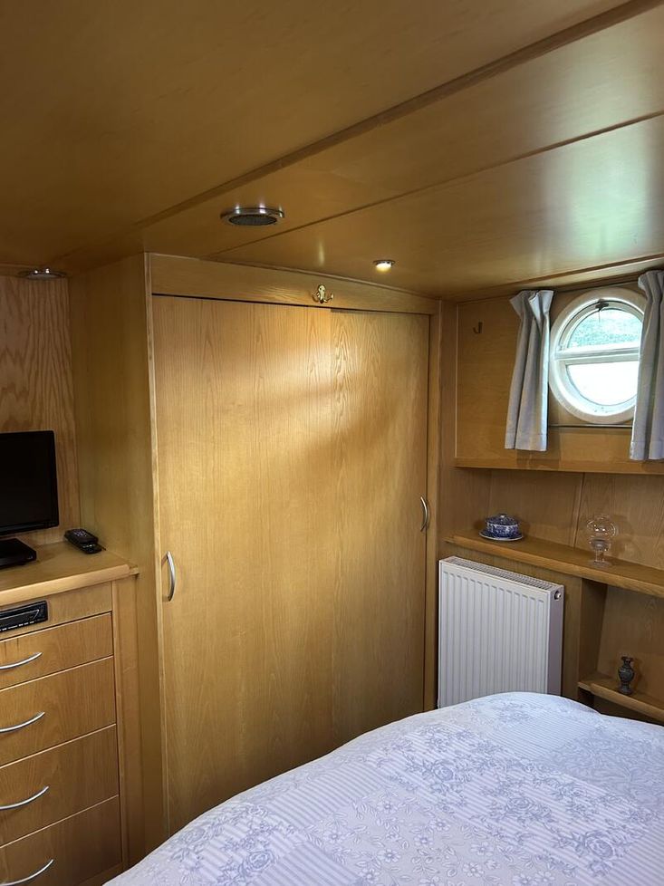 Dutch Barge 'Piper' 55ft Bespoke Build - Residential Mooring on Thames