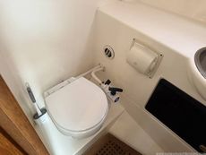 2000 Hardy Marine 32 Commander