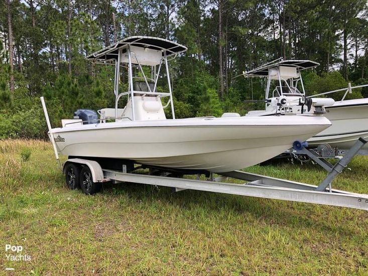 2005 Nauticstar 2200 bay