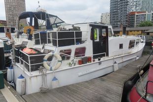 45' Motor Cruiser Houseboat with C London Residential Mooring