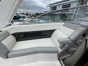 2015 Regal 28 Express 13