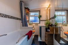Idyllic Spacious Houseboat &ndash; Swan Island &ndash; Full Residential Mooring