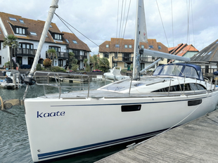 2018 Bavaria Vision 42 Blue Edition