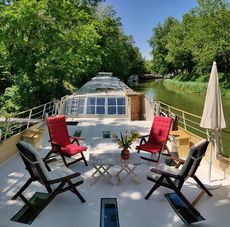 Hotel barge in operation Canal du Midi 30m x 5m