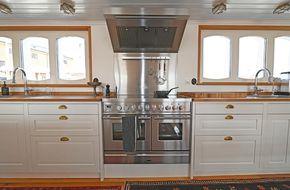 Kitchen and upper salon
