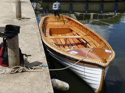 Clinker ply dinghy