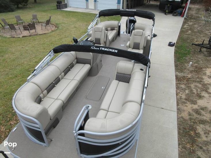 2020 Sun Tracker 24 party barge dlx