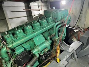Pirate Boat Day Charter Vessel  - Engine