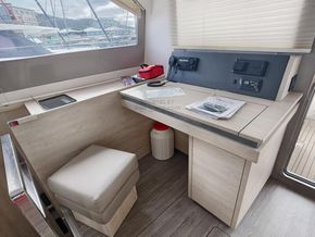 Leopard 50  - Navigation Station