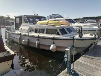 Birchwood 33 - much loved 6-berth family cruiser