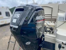 Quicksilver 555 activ cabin