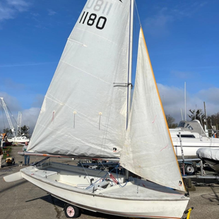Leader racing cruising dinghy