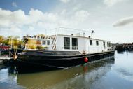 Meticulously renovated barge for sale, SW18