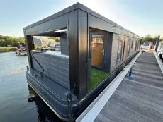 2010 Houseboat 60 x 13