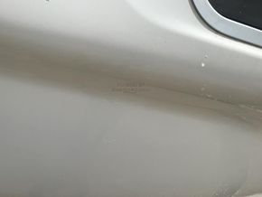 Sealine S34  - Hull Close Up