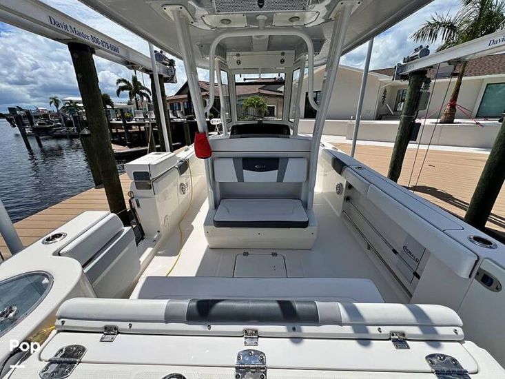 2019 Robalo r 272