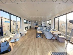Houseboat 29m (former Freighter) - Interior