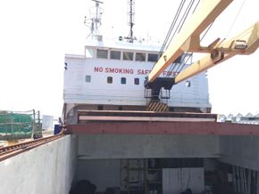 1 x 30mt Crane serving After Hatch 