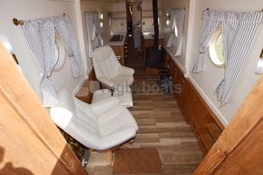 Saloon aft