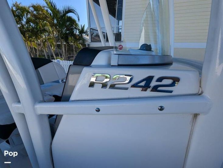 2019 Robalo 242 cc