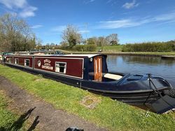 Aqualine Madison Narrowboat &ndash; As New, Fully Loaded, Luxury Liveaboard