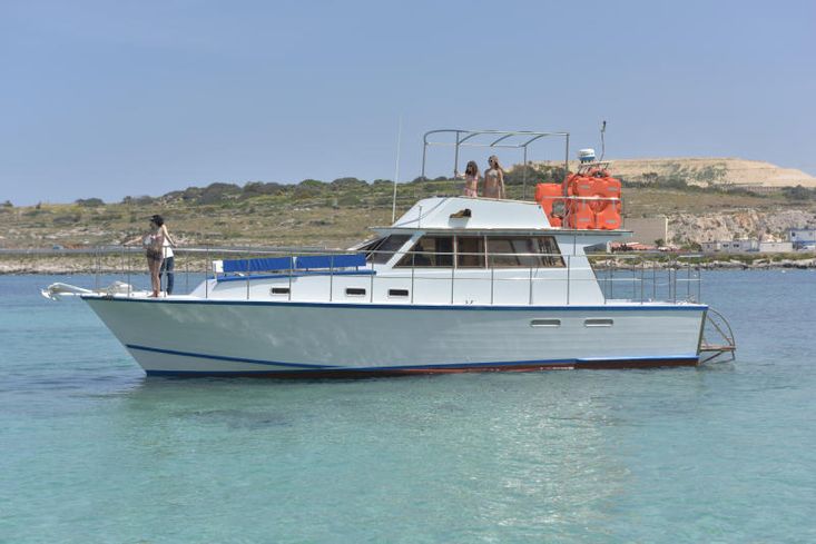 12.75m Motor Boat - Charter