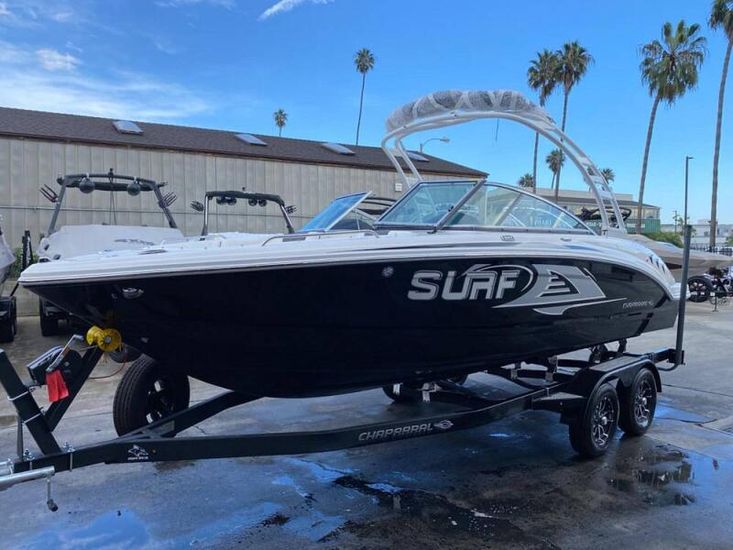 2023 Chaparral 23 surf