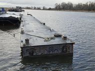 Mooring pontoon