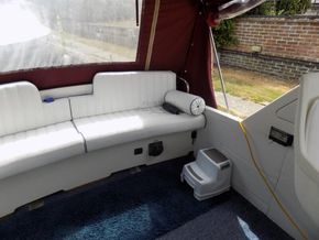 Sovereign 27 AFT DECK! - Cockpit