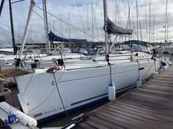 2010 Beneteau Oceanis 37