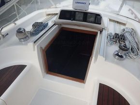 Moody Excel 34 Sailing Yacht - Companionway