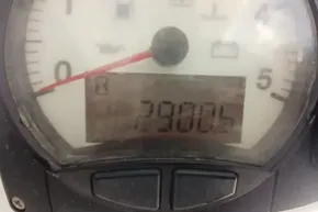 Close-up of a Leopard 45 gauge displaying 2900.5 hours, 2022 model.