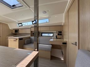 2025 Bavaria C42 19