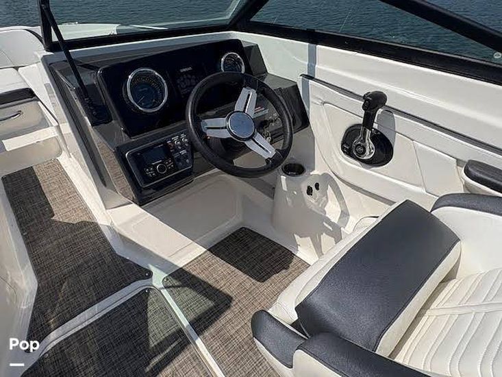 2018 Sea Ray 210 spx